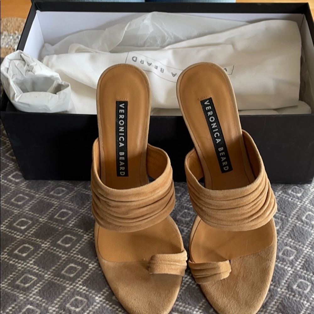 NWOT Veronica Beard heel 38
